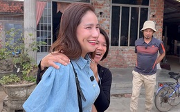 Nữ NSƯT bán hết quần áo cũ, cầm 20 triệu tới Phú Yên, người dân vui sướng ôm chặt