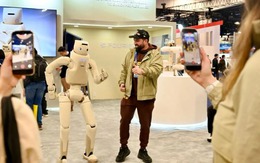 Robot hình người “đáng yêu nhất thế giới” gây chú ý tại CES 2026 với khả năng nhảy múa, chơi cờ và tương tác như con người