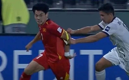 Đỉnh như Đình Bắc: Đi bóng nhanh xé gió, hậu vệ đối phương bất lực, kéo rách cả băng đội trưởng