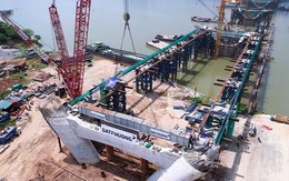 120 tấn kết cấu thép được đưa vào vị trí, "siêu cầu" vượt sông Hồng 16.200 tỷ đồng nối khu phố cổ với Long Biên bước vào giai đoạn quan trọng