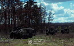 Ukraine hoán cải thiết giáp BTR-60 thành robot cảm tử mang hàng trăm kg thuốc nổ