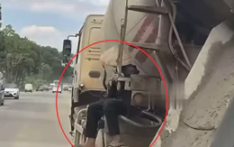 Tài xế bị phạt 28 triệu đồng vì để người đu bám trên xe bồn, biển số bị che lấp