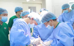 Chồng hiến thận cứu vợ, cha nhường một phần cơ thể cho con