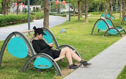Sự thật bất ngờ đằng sau bức ảnh chụp chiếc ghế trong công viên