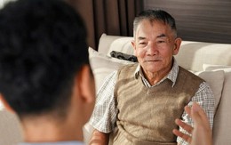 Tôi phát hiện bí mật đen tối của bố vợ nhưng nghe lời đề nghị hấp dẫn của ông khiến tôi khó chối từ