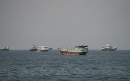 Iran nã đạn vào siêu tàu dầu thứ 3 tại eo biển Hormuz