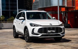 SUV "ăn xăng như ngửi" đời mới sắp ra mắt Việt Nam, đi 100km chỉ mất 5L, đấu Yaris Cross