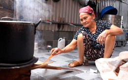 Kinh ngạc cụ bà 105 tuổi hàng ngày nấu cám nuôi lợn, cùng làm việc với con cháu