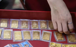 Giá vàng thế giới giảm, SJC đứng im