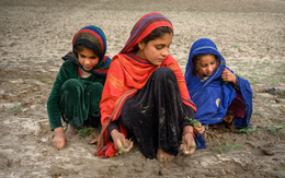 Biến đổi khí hậu buộc các gia đình Afghanistan phải bán con gái làm cô dâu