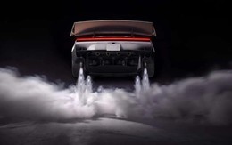 Video: Tesla Roadster - ô tô điện biết bay, xoay vòng trên không