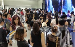 Vì sao nhiều người không thích nhân viên bán hàng đi theo khi mua sắm?