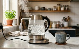 Vì sao người Mỹ hiếm khi dùng ấm siêu tốc mà vẫn đun nước trên bếp?