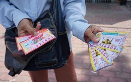 Mua vé số rồi chia cho các chị em bạn dì, 5 bà nội trợ nhận thưởng "khủng"