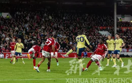 Arsenal lạnh lùng, nhẫn nại và giỏi thích nghi