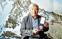 Ai là người cao tuổi nhất chinh phục Everest?