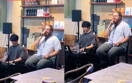 Chàng Tây hát 'Anh còn nợ em' mùi mẫn đến mức nhiều bạn trẻ chấp nhận nhường mic