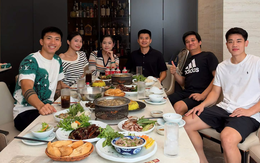 Đoàn Văn Hậu - Doãn Hải My đãi cơm khách, chiếc ghế trống cạnh Đình Bắc gây chú ý