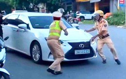 Nữ tài xế chốt cửa ô tô, tăng ga bỏ chạy khi bị CSGT dừng xe