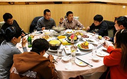 Vì sao nhiều người đi họp lớp không còn muốn trả tiền cho cả nhóm?