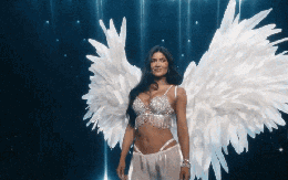 Quán quân Next Top Model công kích thẳng mặt Kylie Jenner diện nội y đá quý 1300 tỷ: "Không xứng đáng"