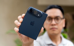 “Đập hộp” iPhone Duo chính hãng Việt Nam trước ngày giao hàng: điện thoại gập đầu tiên của Táo đóng gói ra sao?