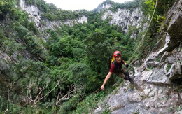 Từ vùng tối trên Google Earth, phát hiện hố sụt khổng lồ sâu 120 m chưa từng thấy trong Phong Nha - Kẻ Bàng: Chuyên gia nhận định ngay 1 điều