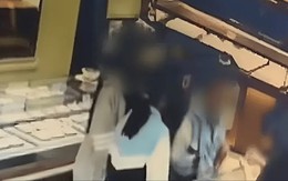 Bé gái 13 tuổi mang 2 sợi dây chuyền vàng của mẹ đi bán, tiệm vàng nấu chảy ngay tại chỗ, cơ quan chức năng: "Phản ánh là đúng"