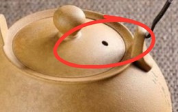 Tại sao có 1 lỗ nhỏ trên nắp ấm trà?