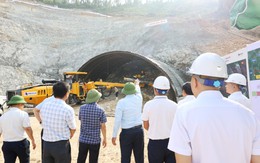 Việt Nam đang đào hầm xuyên núi dài gần 500m, thuộc dự án 24.000 tỷ đồng: Đèo Cả trực tiếp thi công, lãnh đạo tỉnh kỳ vọng hoàn thành ngay năm nay