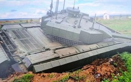 Màn ra mắt xe tăng robot Shturm của Nga kết thúc trong bùn