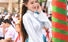 Ngẩn ngơ vì nhan sắc "gây thương nhớ" của cô giáo Ngữ văn trong ngày khai giảng