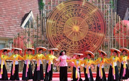 Đạo diễn Vạn Nguyễn đưa văn hóa Việt lên sân khấu bằng ngôn ngữ đương đại
