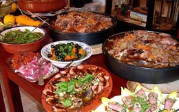 Cô gái ăn buffet 2 tiếng liền, dạ dày phình gấp 5 lần, phải mổ 'tháo' thức ăn