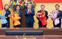 Trao tặng Huy hiệu 35 năm tuổi Đảng tặng các lãnh đạo, nguyên lãnh đạo Quốc hội