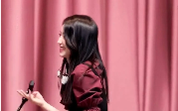 Nữ ca sĩ duy nhất từ bỏ showbiz làm tiếp viên hàng không, visual long lanh thoát tục HR không tuyển mới lạ