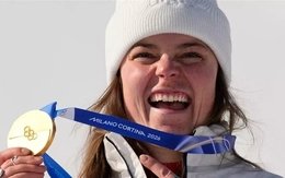 Huy chương Olympic mùa đông 2026 liên tục sứt mẻ, thậm chí vỡ làm đôi ngay khi được trao