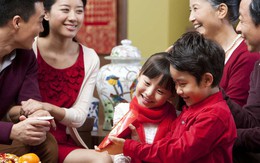 Về quê ăn Tết 5 ngày, mẹ chồng nhắc khéo đưa chị dâu 10-15 triệu lo cỗ bàn khiến vợ chồng tôi rối tung