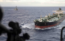 Truy đuổi hơn 10.000 hải lý, Mỹ bắt giữ siêu tàu chở dầu bị trừng phạt từ Venezuela, thường xuyên thay đổi cờ để tránh giám sát