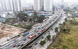 Người dân ùn ùn về quê, Vành đai 3 Hà Nội ùn tắc kéo dài 5km sáng 26 Tết