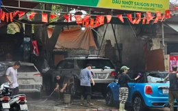 Dịch vụ rửa xe 'hốt bạc' dịp Tết