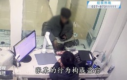 Tài khoản của người đàn ông bị đường dây lừa đảo sử dụng để rửa tiền, cảnh sát kiểm tra sao kê ngân hàng, đưa ra kết luận: "Anh đã trở thành đồng phạm"