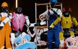 Người dân Trung Quốc thuê "đội quân sắt" để mua vui trong dịp Tết: Là mốt nhất thời hay xu thế dài hạn?