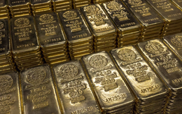 Giá vàng lại bật tăng sau báo cáo lạm phát Mỹ: Kỳ vọng Fed cắt giảm lãi suất thúc đẩy kim loại quý