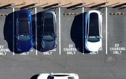 Đốt 65 tỷ USD trong 1 năm vì xe điện rồi ‘vỡ mộng’, các tập đoàn quay về làm ô tô xăng