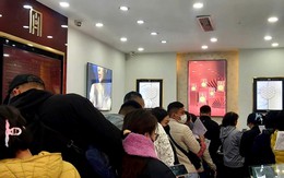 Người phụ nữ 30 năm nói không với vàng, bỗng nhiều ngày đều đi mua, lý do khiến ai cũng cảm động