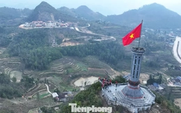 Thiêng liêng lễ Thượng cờ nơi cực Bắc ngày mùng 1 Tết