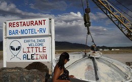 Chỉ trích ông Obama, ông Donald Trump chỉ đạo công bố hồ sơ về người ngoài hành tinh