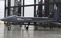 Máy bay tấn công cất cánh sau 71 ngày từ bản vẽ