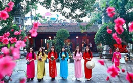 Đầu năm đang đi lễ chùa với hội chị em thì nhận được điện thoại của chồng thông báo một tin ép tôi quay về gấp